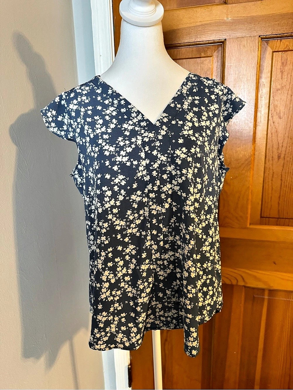fun2fun Floral Short Sleeve Blouse in Blue & White Size Large Like New